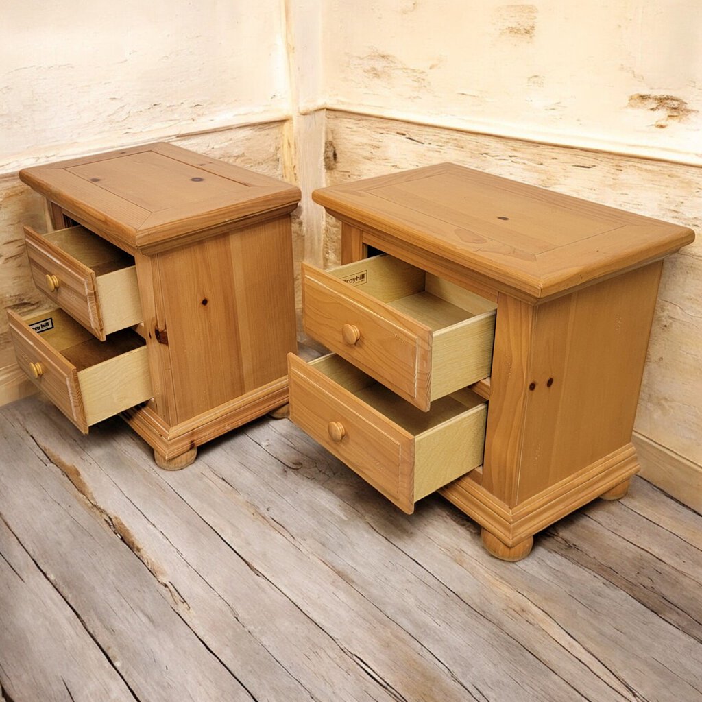 6339 Broyhill Country Pine Nighstand with Bun Feet