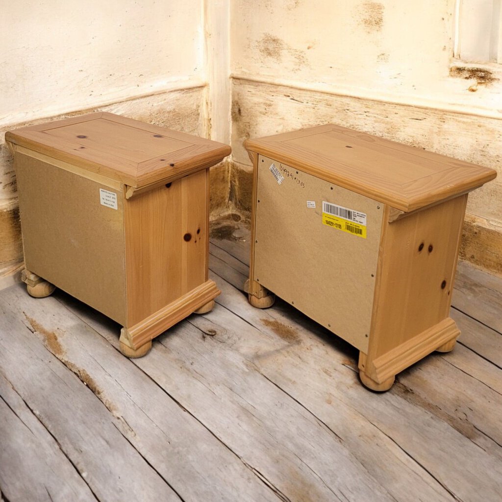 6339 Broyhill Country Pine Nighstand with Bun Feet
