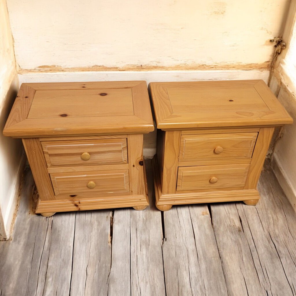 6339 Broyhill Country Pine Nighstand with Bun Feet