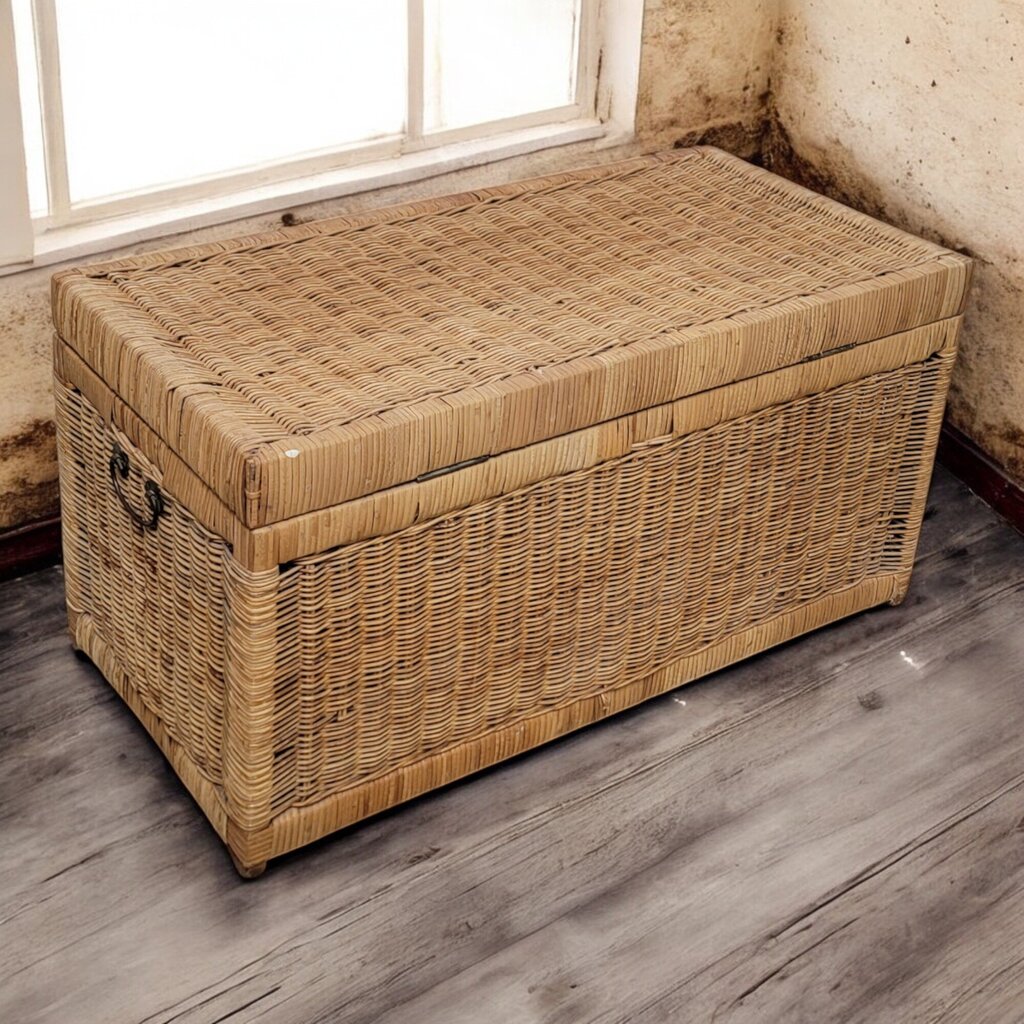 6521 Vintage Wicker Trunk