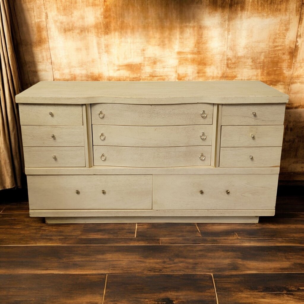 6588 Vintage 60's Whitewashed 8 Drawer #Dresser