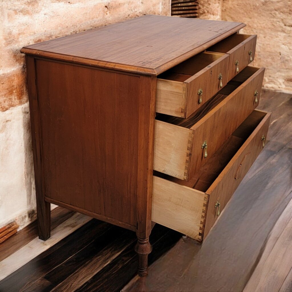6692 Antique 4 Drawer Locking Chest.