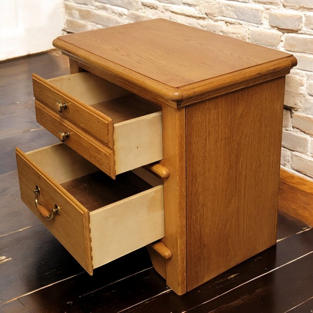 6719 Colonia Oak 2 Drawer Nightstand