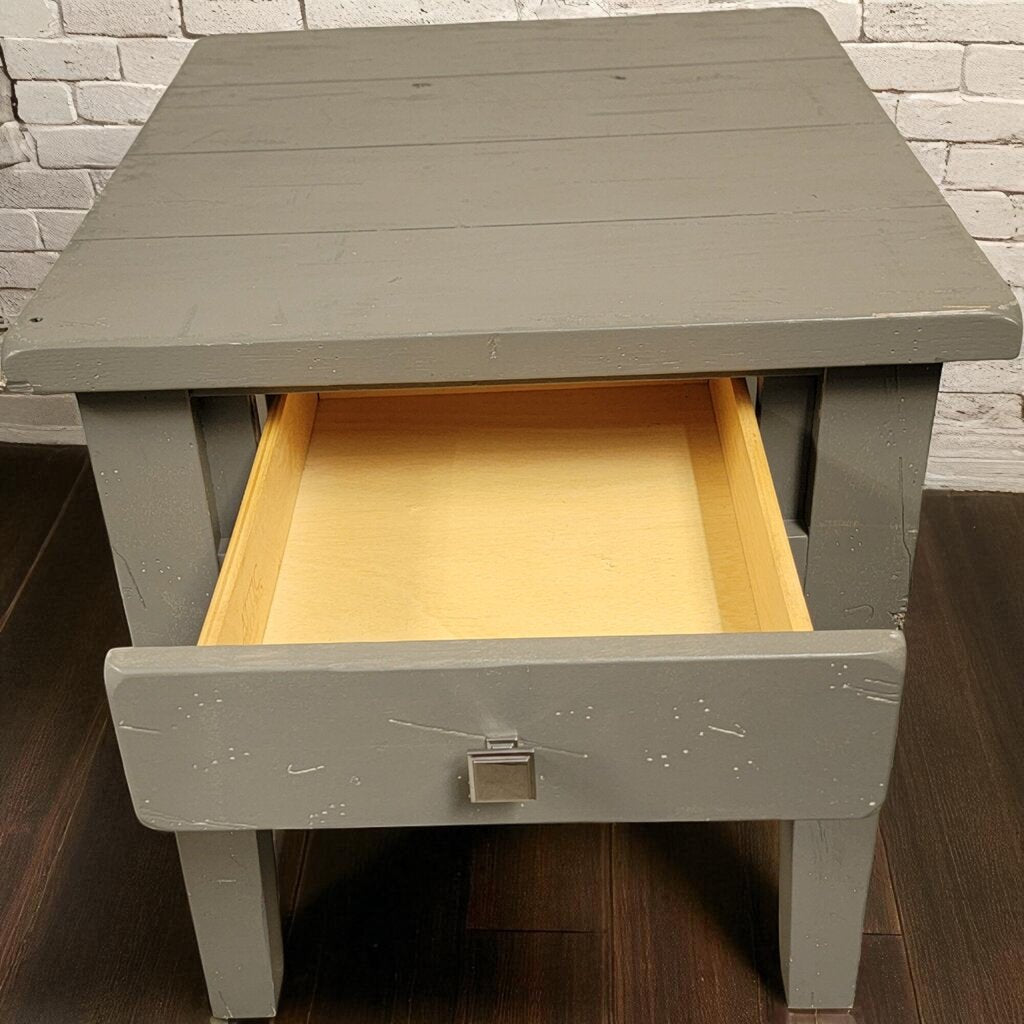 6991 Gray Broyhill Side Table with Drawer ~ Furniture