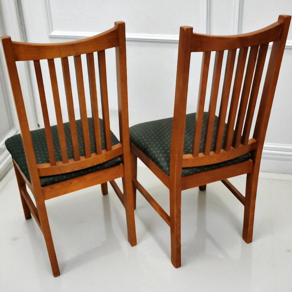 7026 Solid Oak Pedestal #Table and 2 Mission Oak Upholstered Chairs