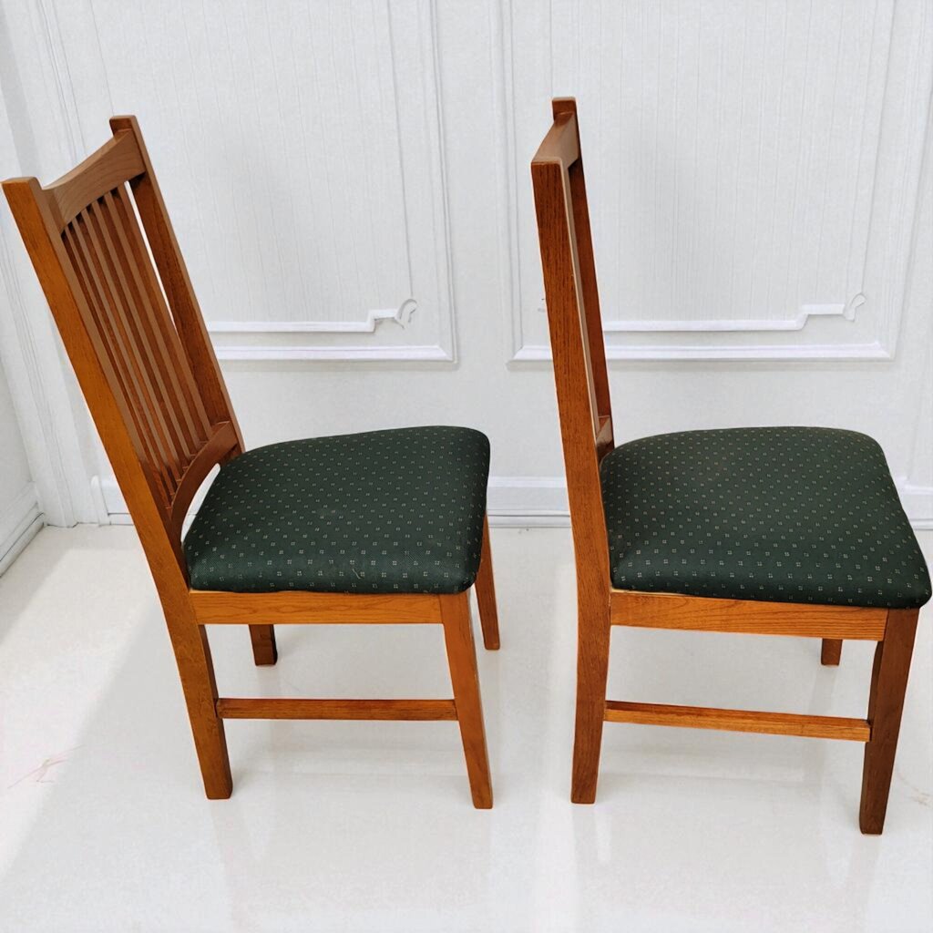 7026 Solid Oak Pedestal #Table and 2 Mission Oak Upholstered Chairs