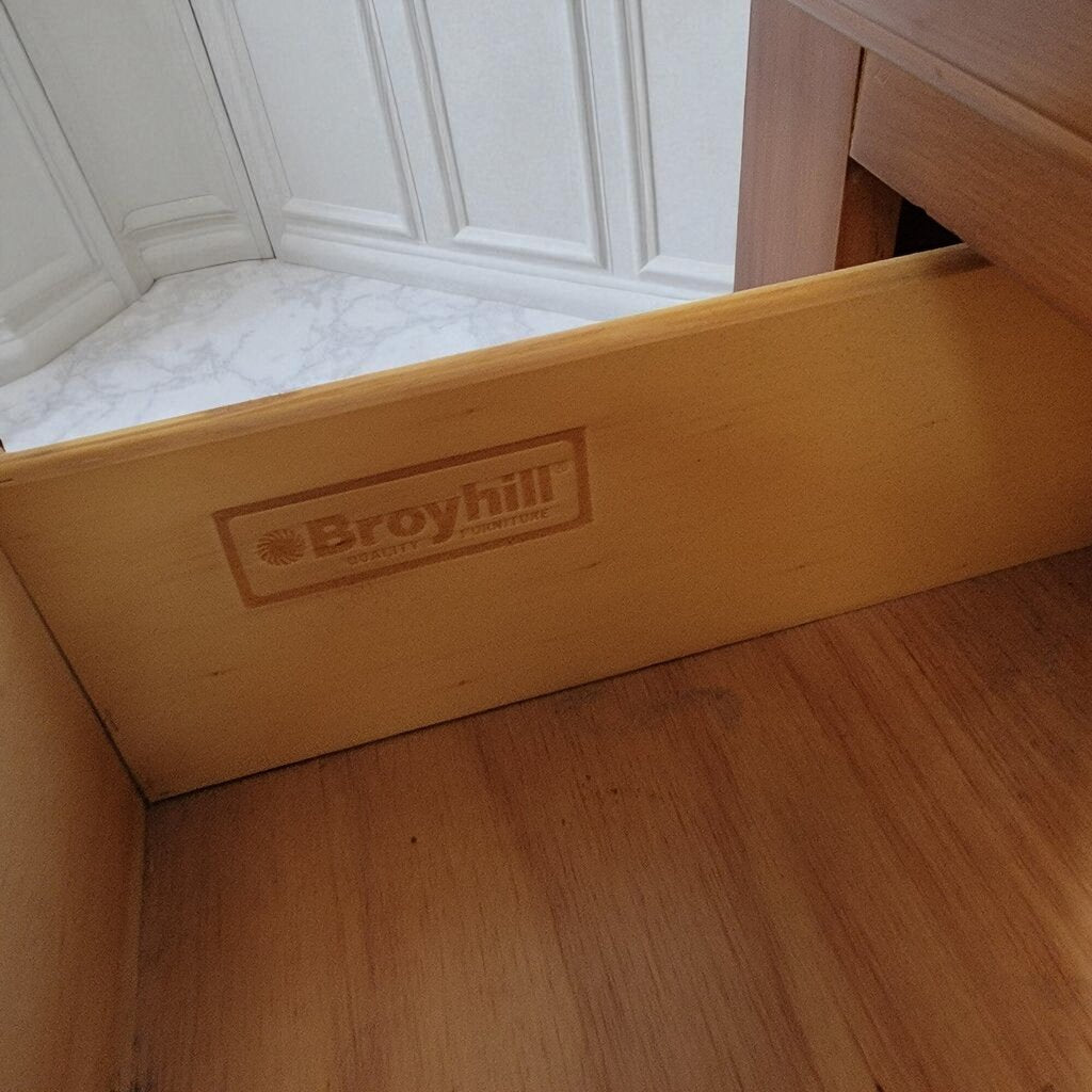 7045 Broyhill Kitchen Tile Top #Buffet Furniture