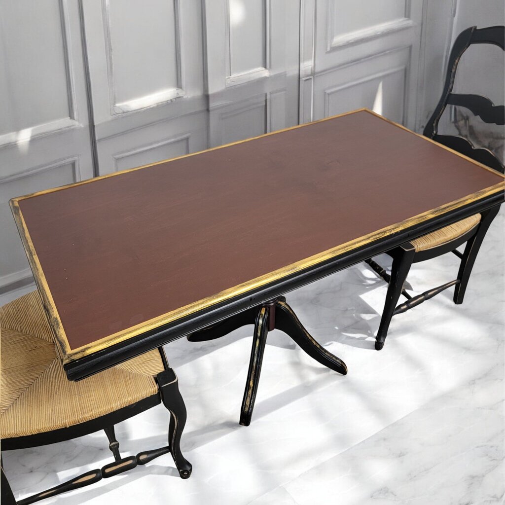 7513 Chippendale Style Pedestal Table with 2 Chairs