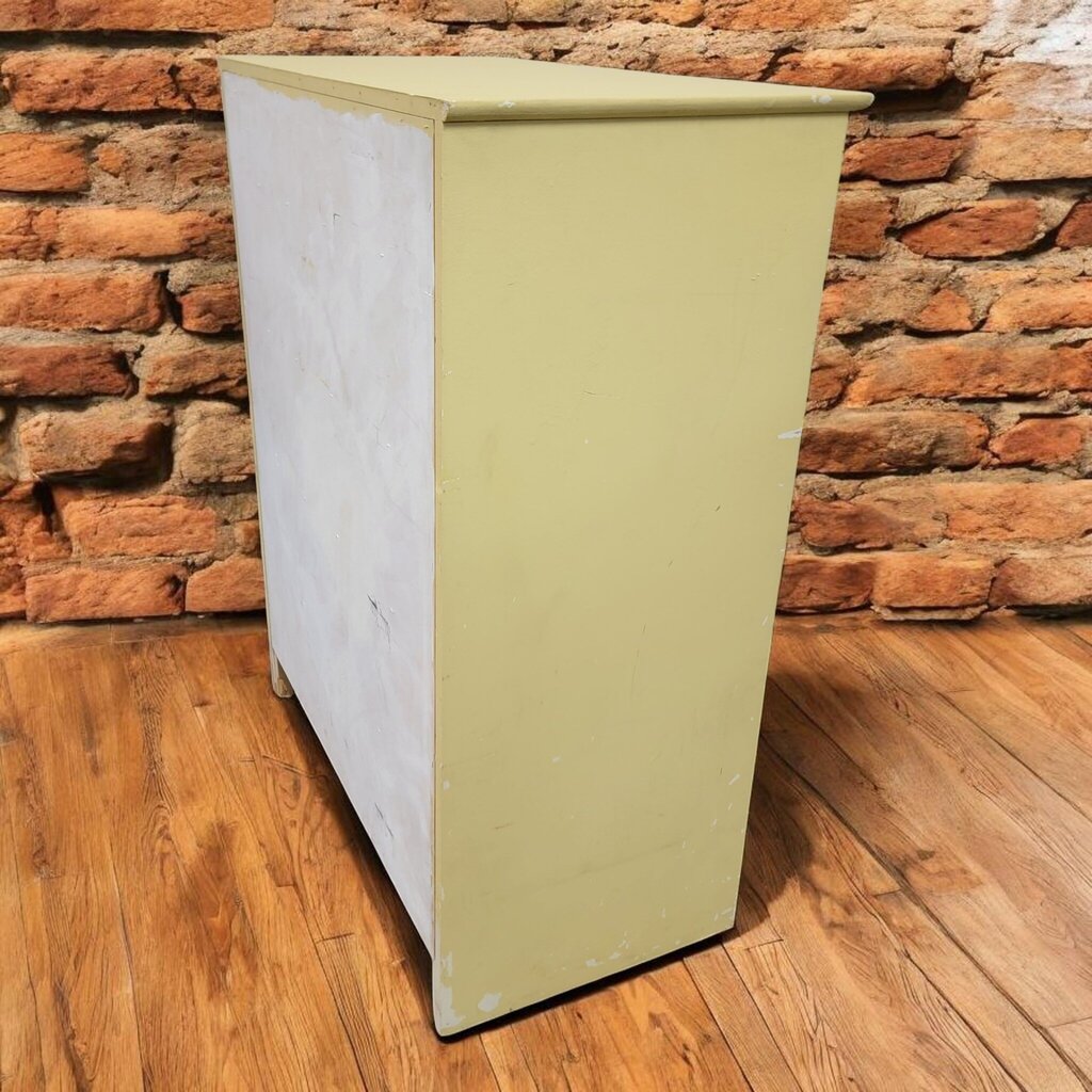 7698 Whimsical 5 Drawer Dresser