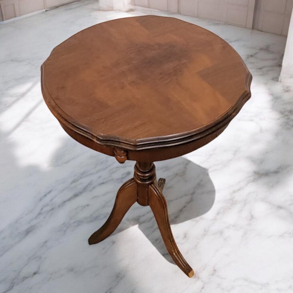 7707 Vintage Round Pedestal Accent Table
