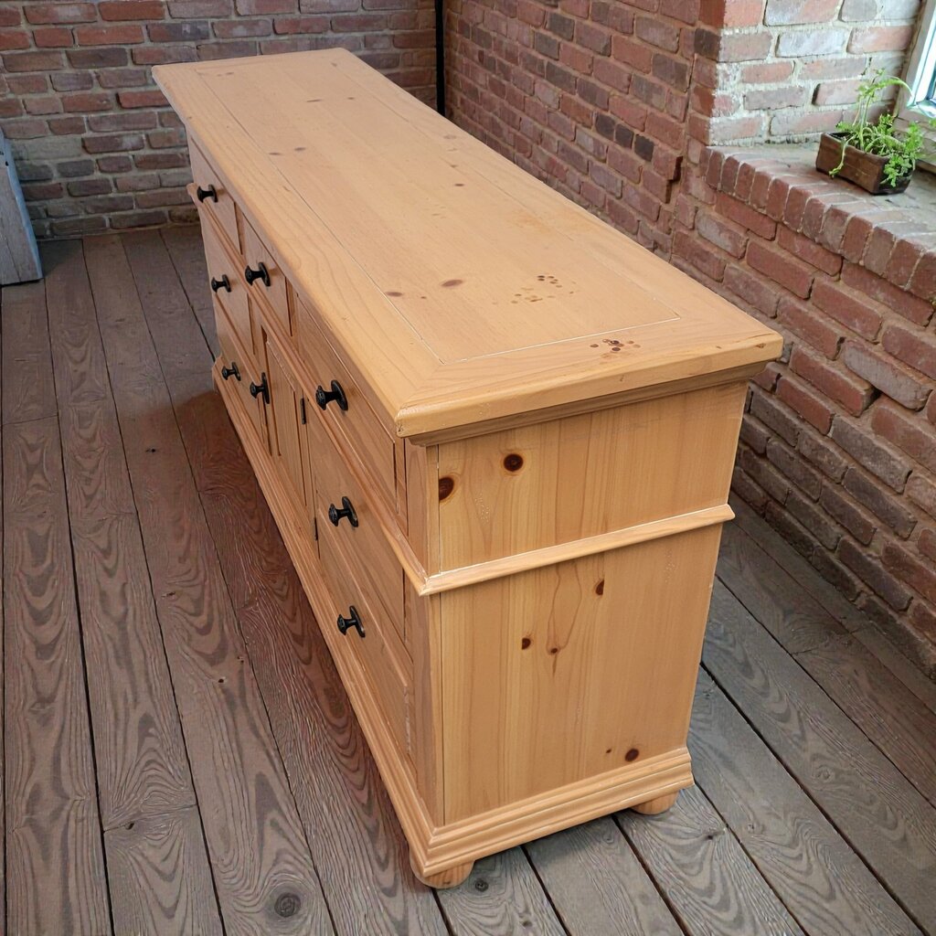 7776 Broyhill 9 Drawer #Dresser