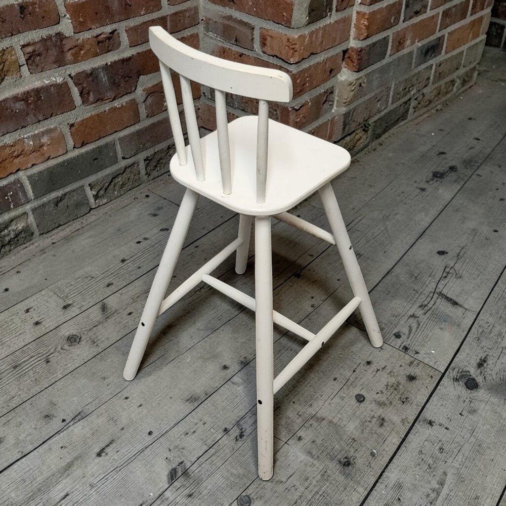 7856 Vintage Style Child's Chair