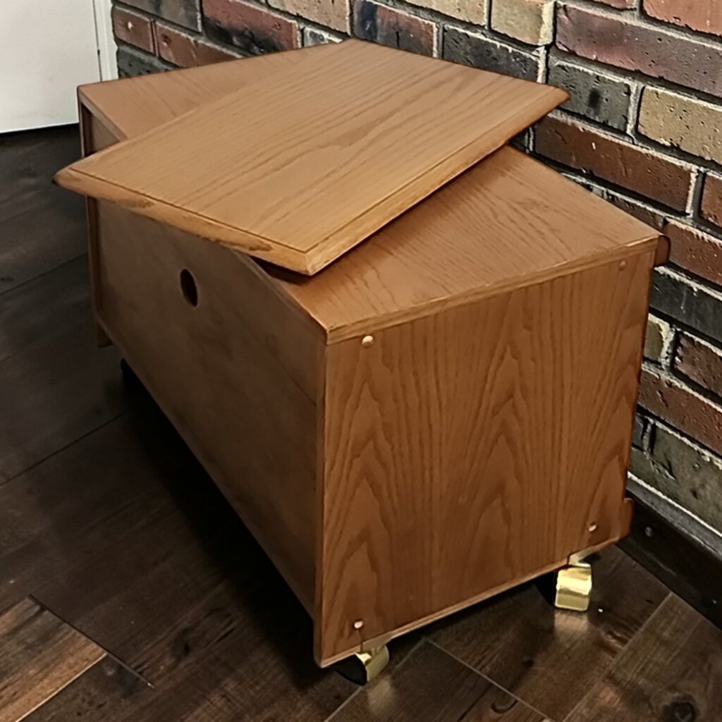 7869 Oak Rolling/ Swivel TV Cart