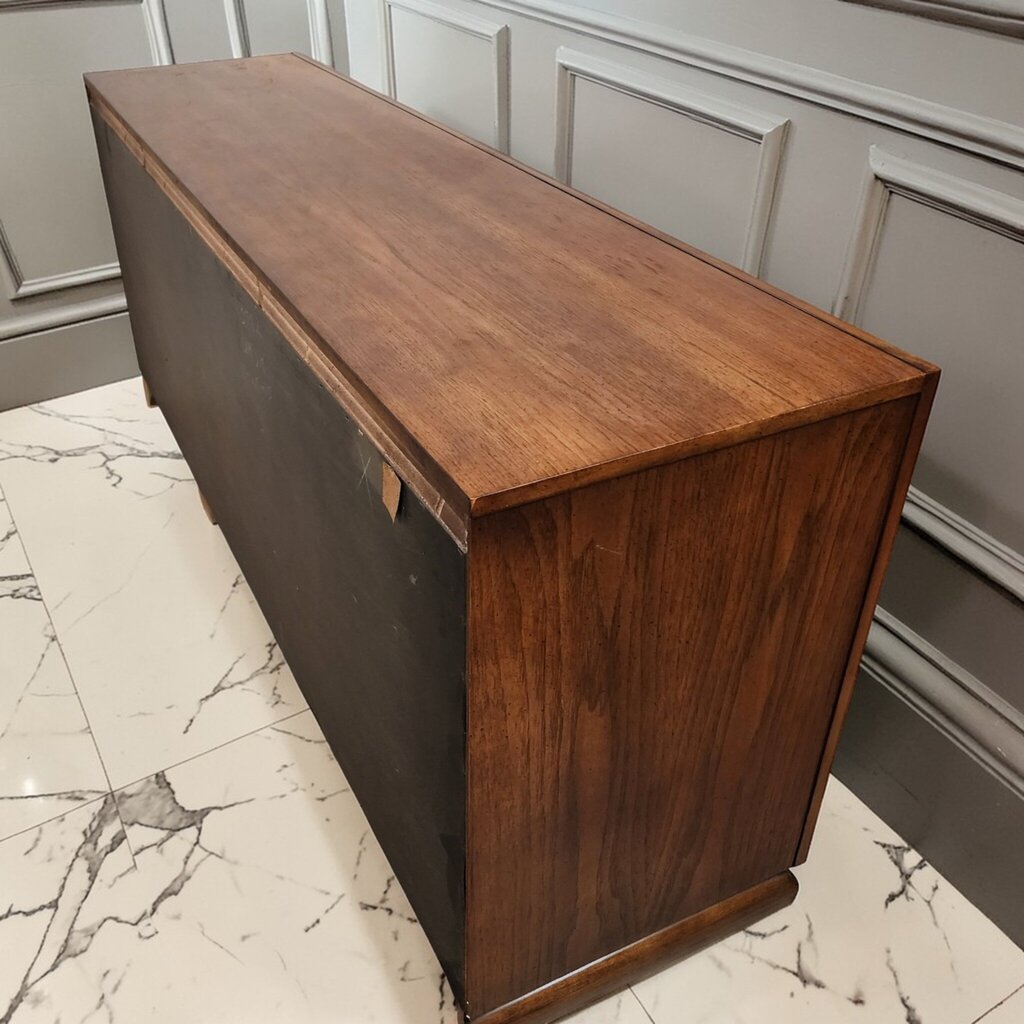 7872 Mid Century Modern Chinoiserie Asian-Inspired Credenza/ Dresser