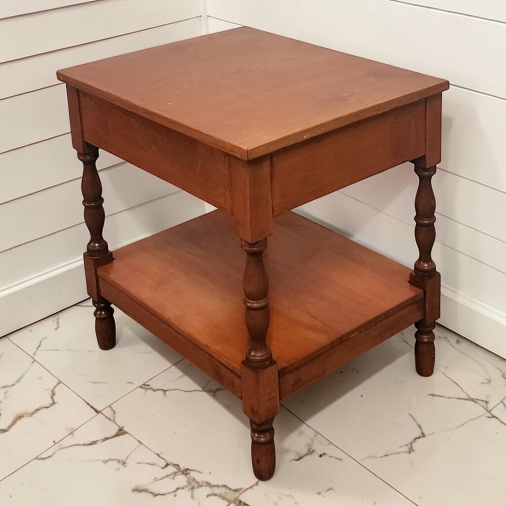 7900 Old New England Furniture Heirloom Maple Side Table