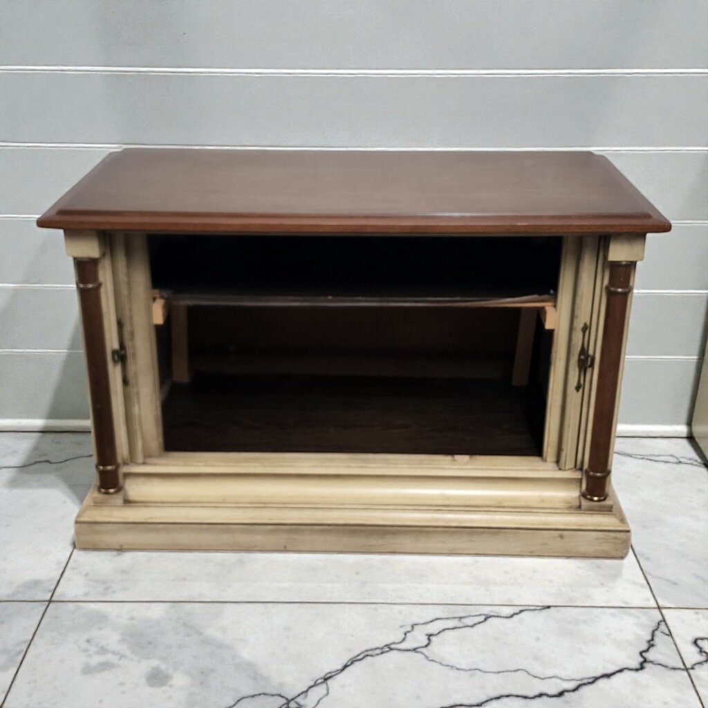 7934 Vintage Hollywood Regency Style #Console Cabinet