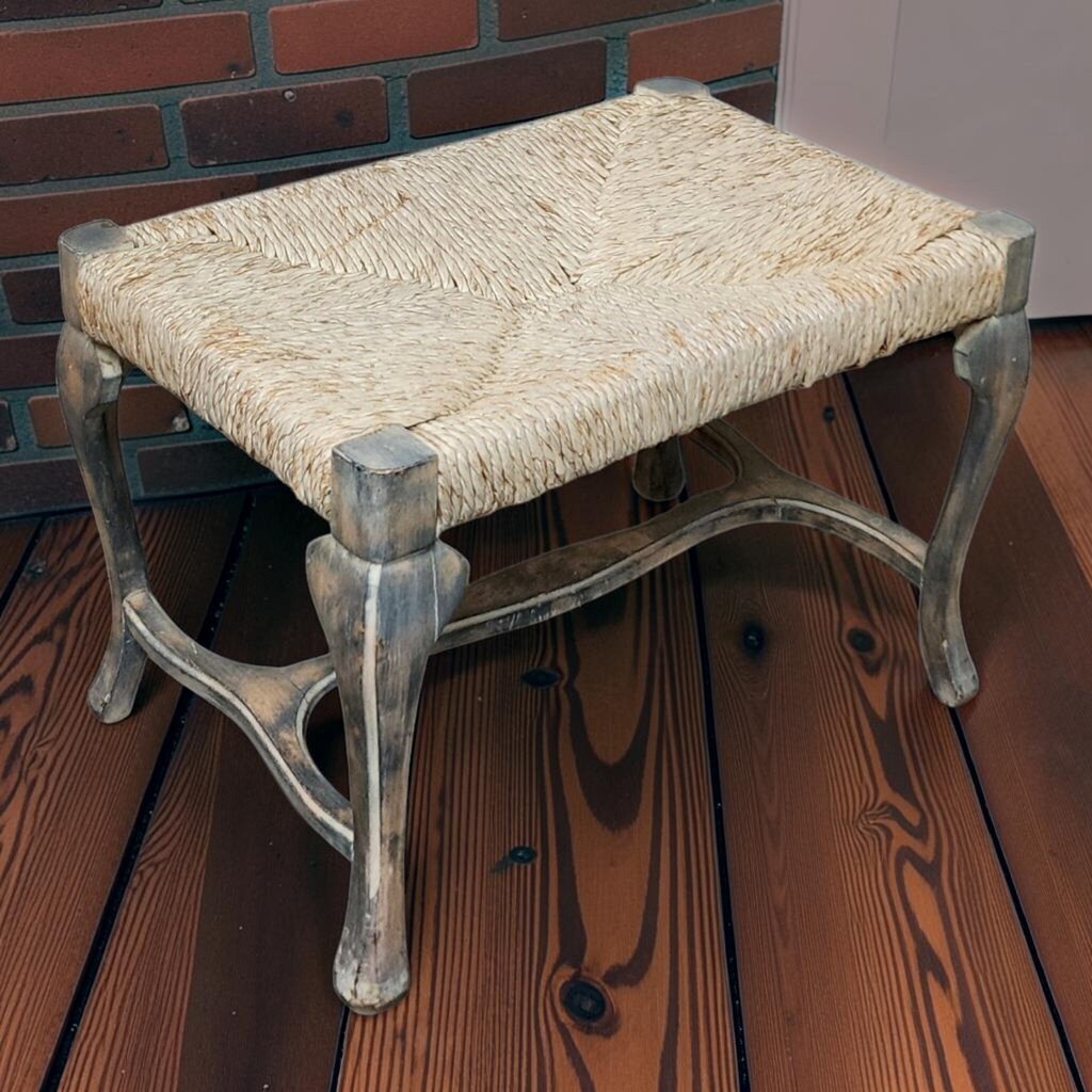 8209 French Provincial Style Rush Seat #Bench ~ FURNITURE
