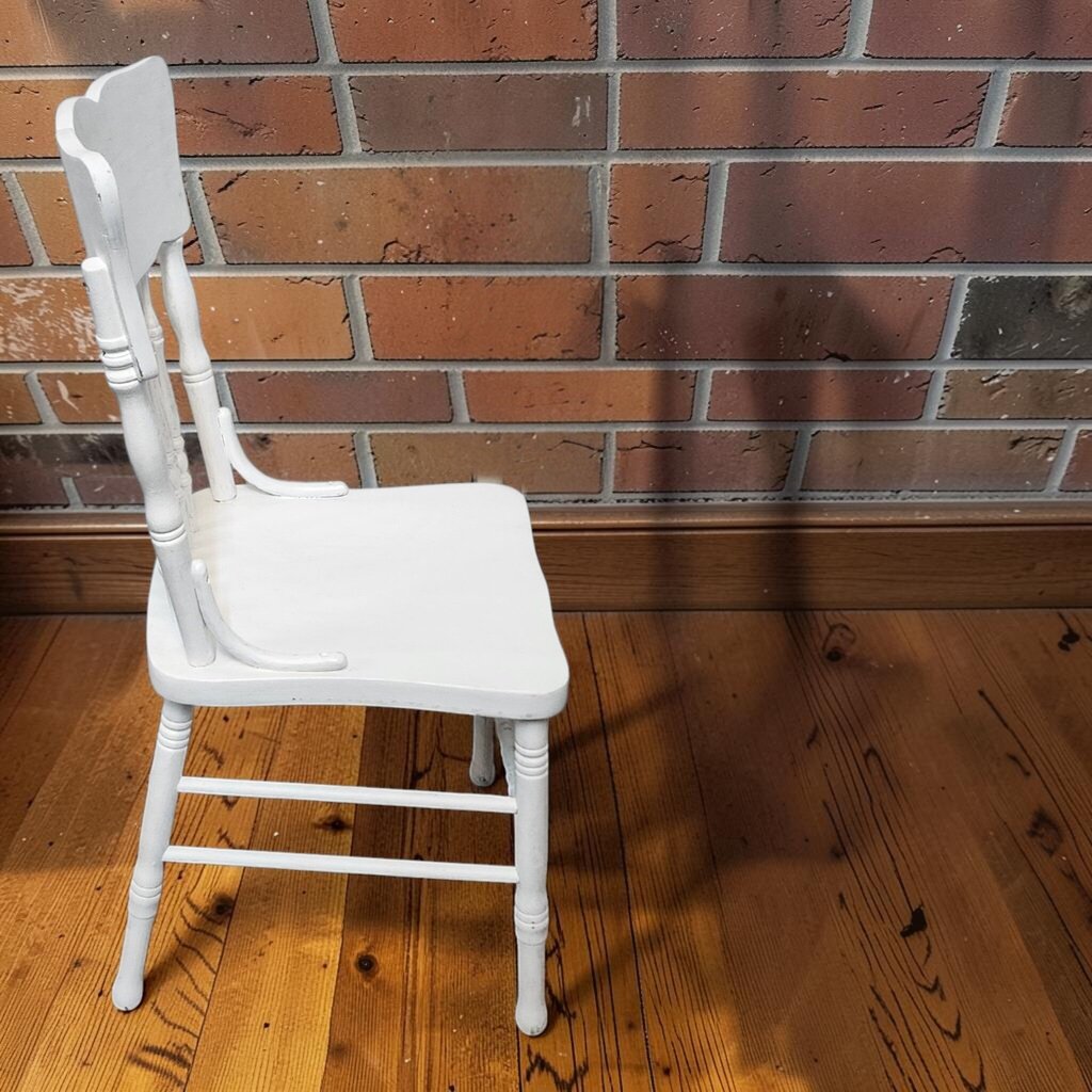 8222 Vintage White Painted Spindle-Back Chair