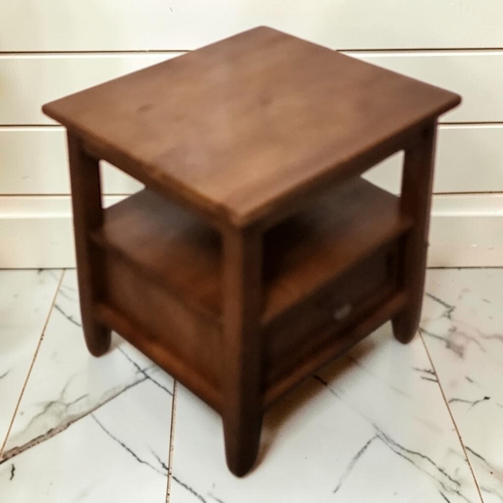 8223 Contemporary Nightstand with Drawer