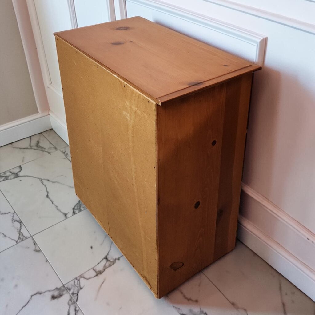 8309 Pine 3-Drawer Accent Chest
