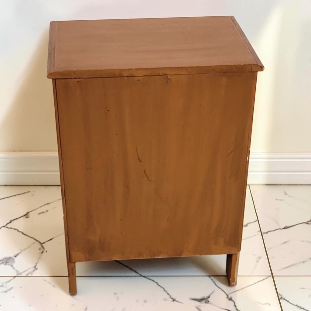 8622 Vintage Early American Scalloped Maple Nightstand