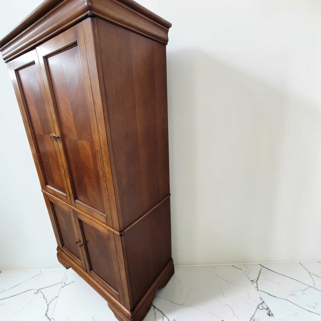8834 Cherry Inlay Entertainment Cabinet