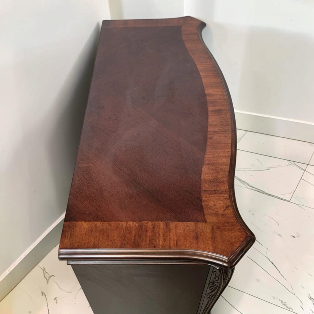 8864 Traditional Serpentine Media #Chest