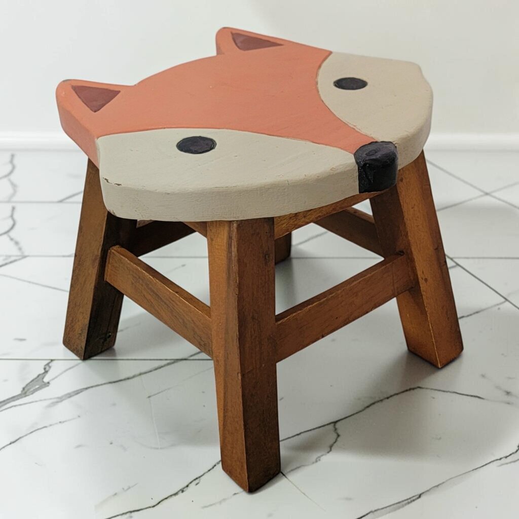 8903 Fox Stool