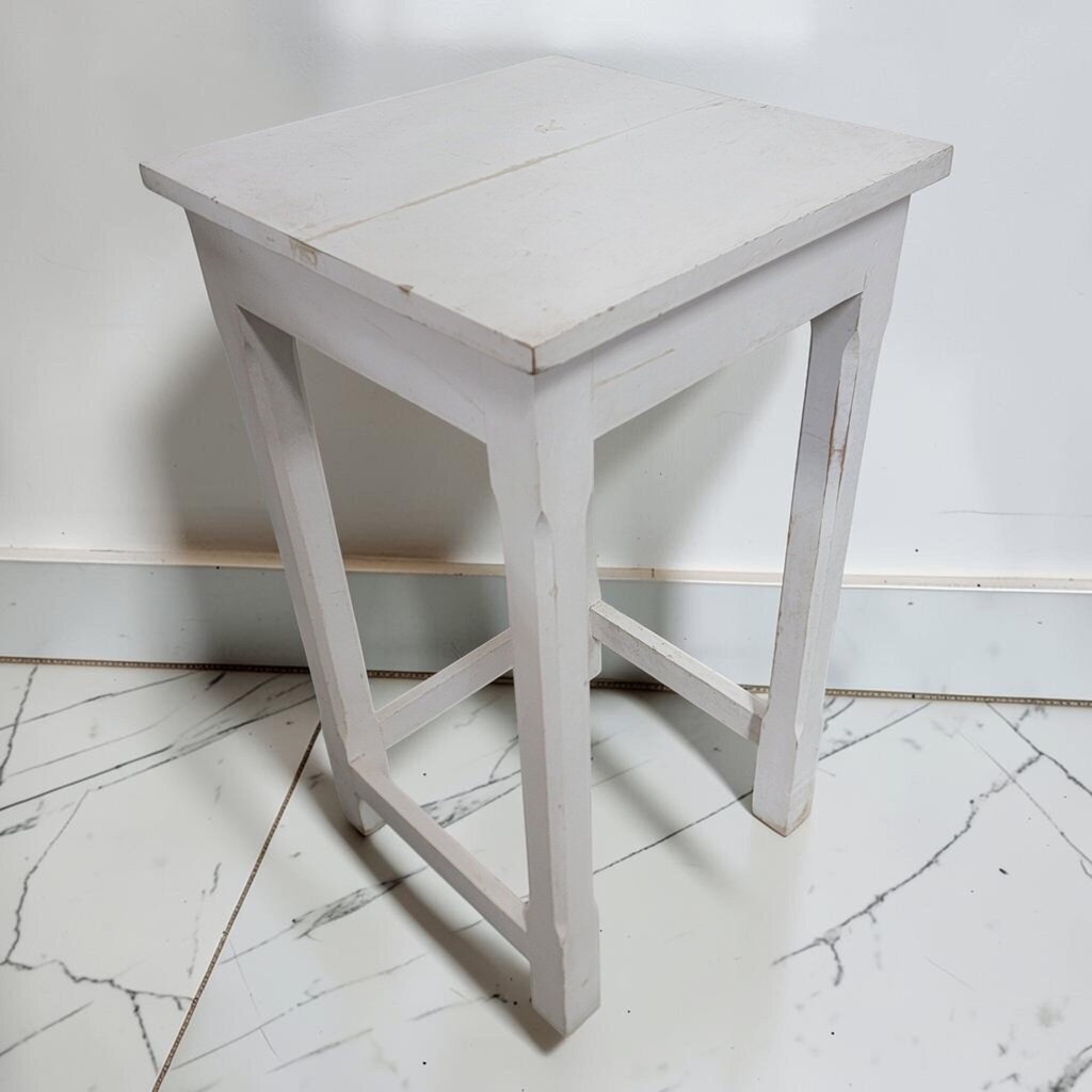 8907 Tall White Accent Table