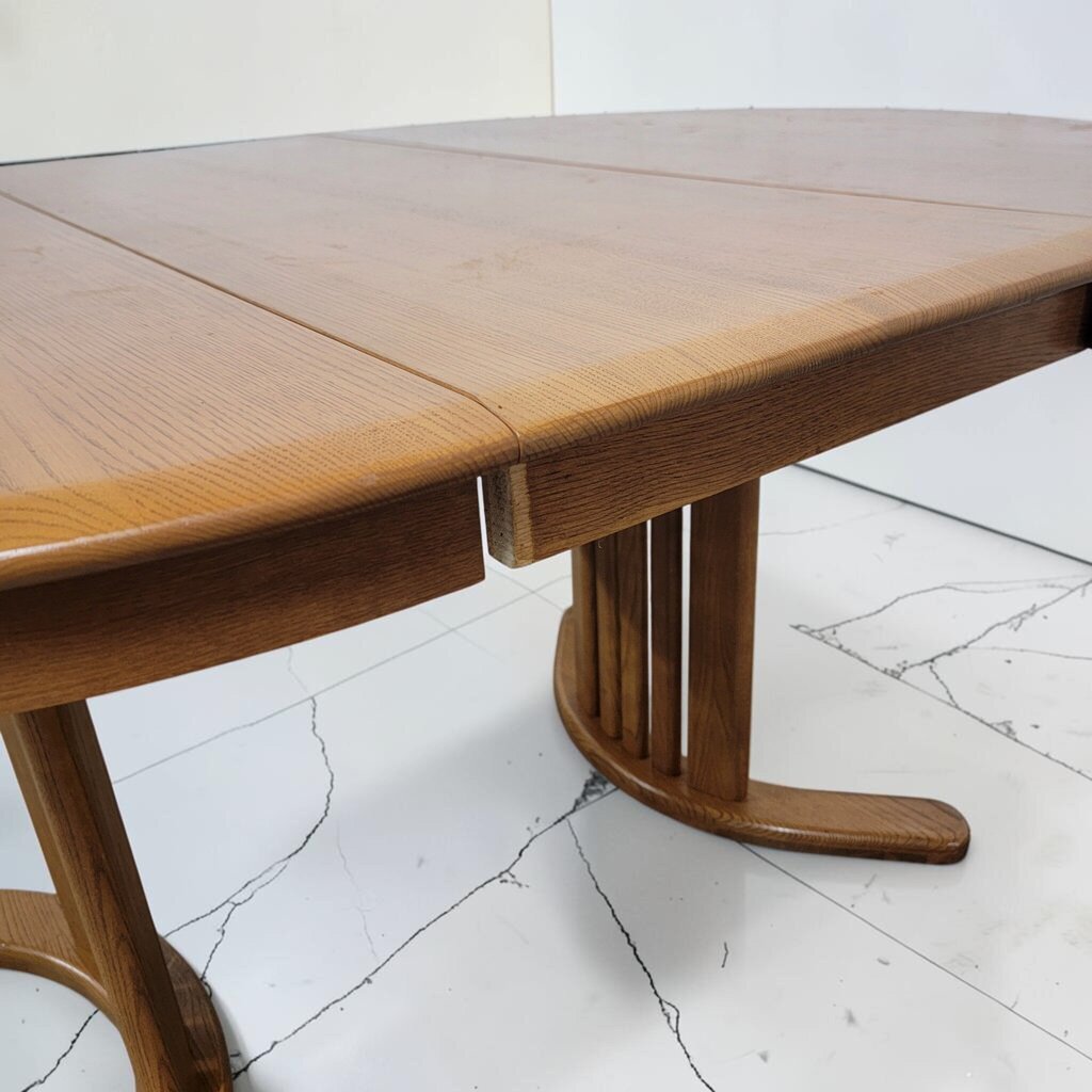 8913 Round Mission Dining Table with 2 Leaves