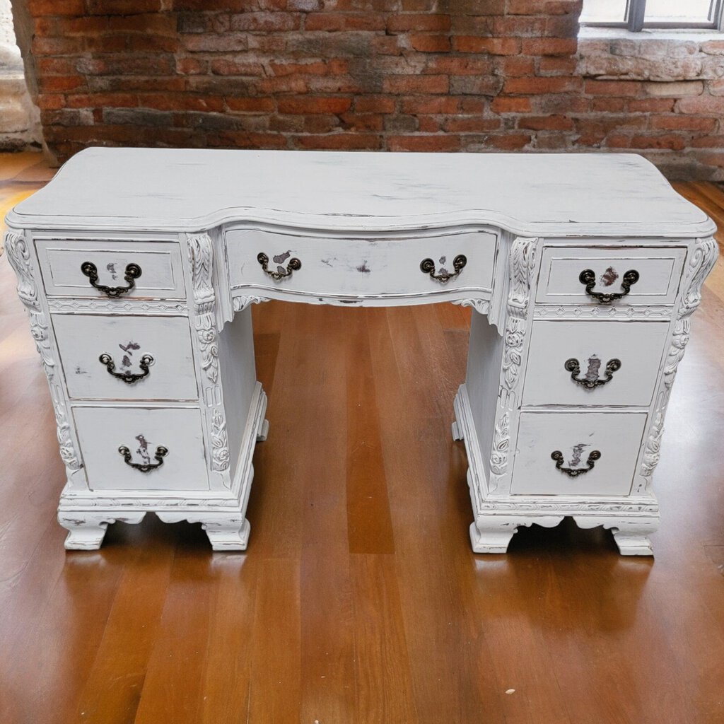 5393 Antique Shabby White Desk