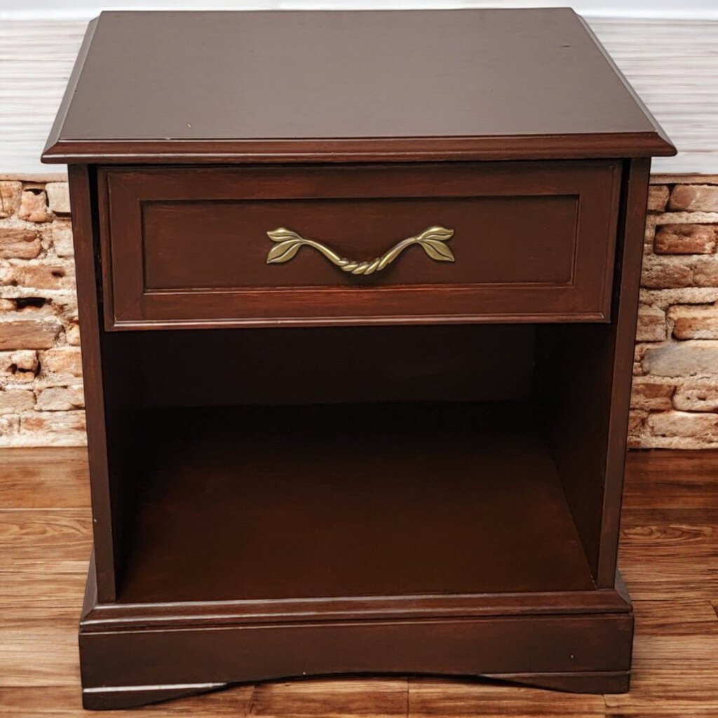 5580 Brown Nightstand with Drawer