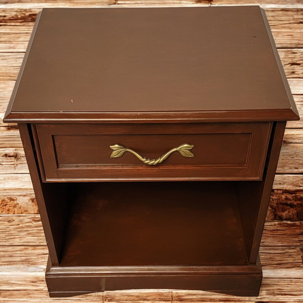 5580 Brown Nightstand with Drawer