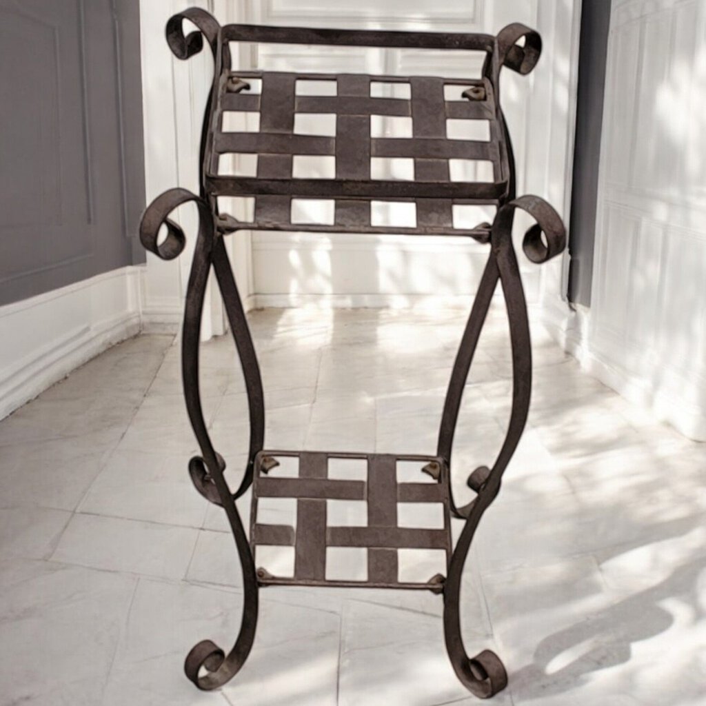 5817 Rustic Scrolled Metal Plant Stand