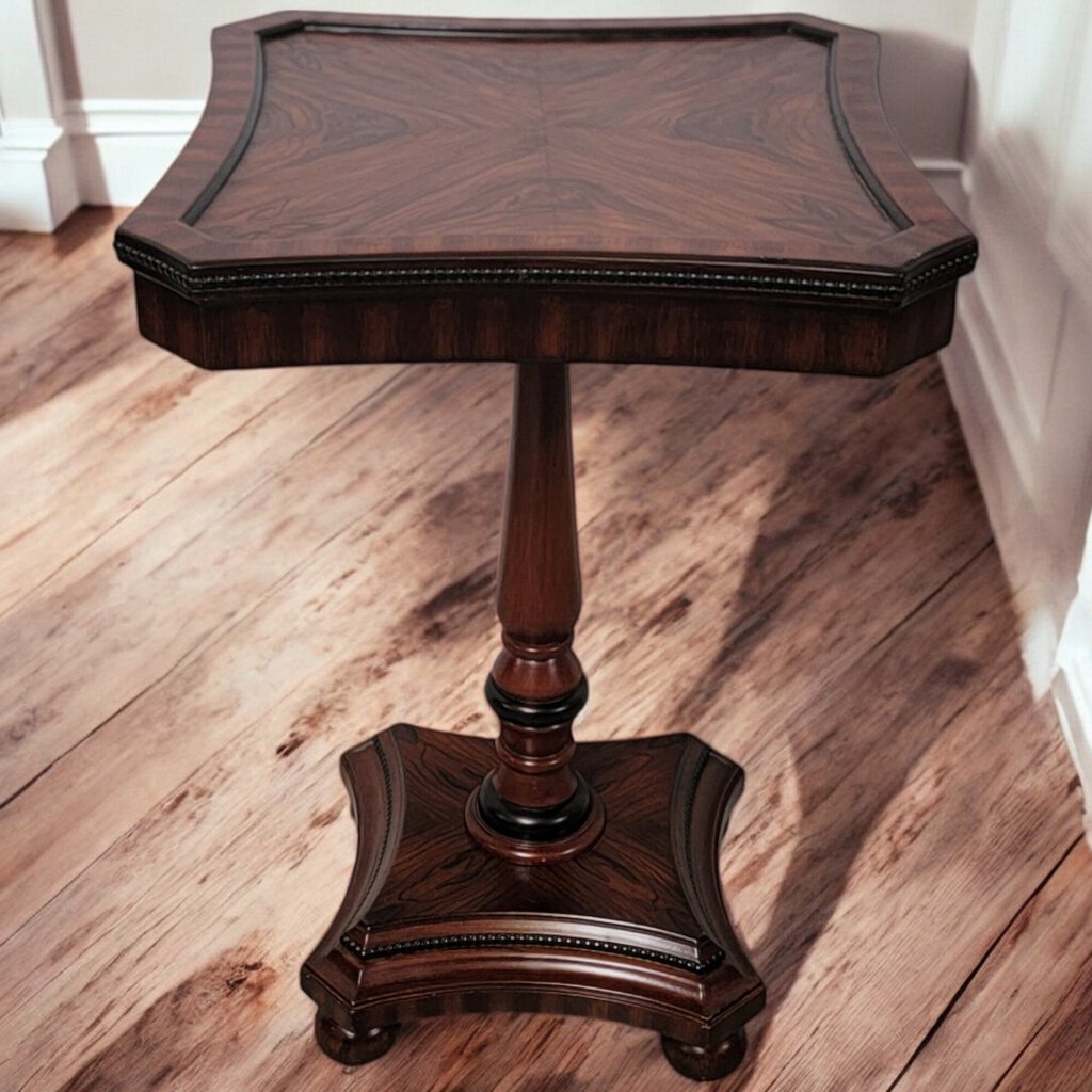 6207 Bombay Style Mahogany Style Accent Table