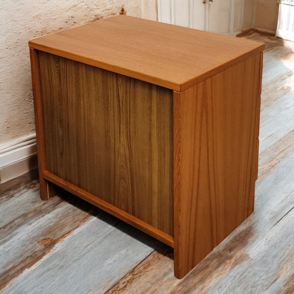 6752 Midcentury Style 3 Drawer Nightstand Furniture