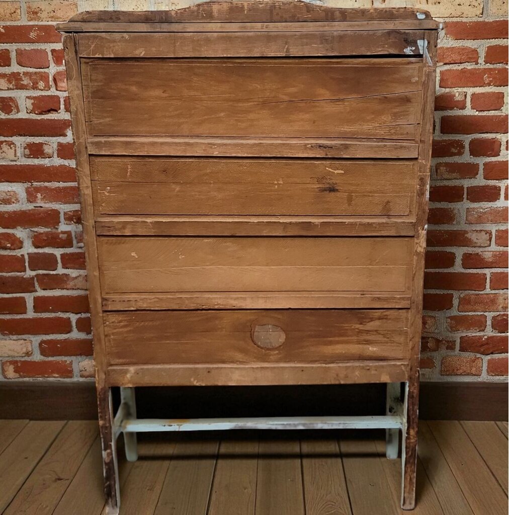 7077 Chippy Glass Front Curio Cabinet Furniture