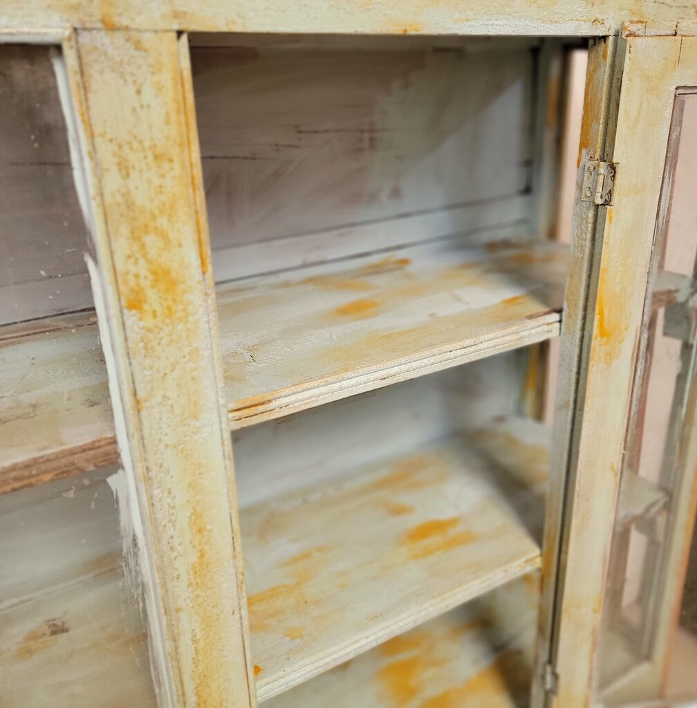 7077 Chippy Glass Front Curio Cabinet Furniture