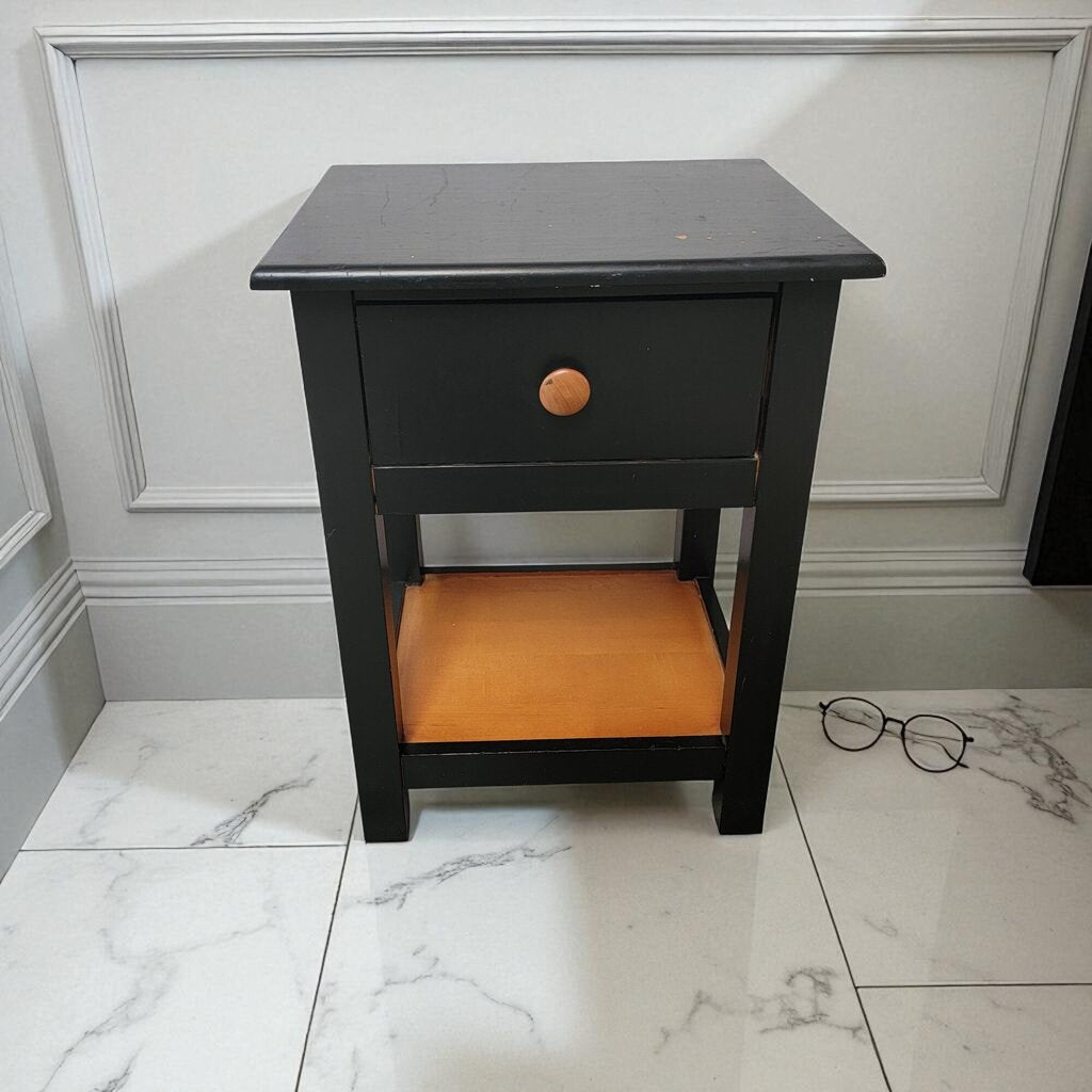 7195 Chippy Broyhill Nightstand with Drawer Used Furniture