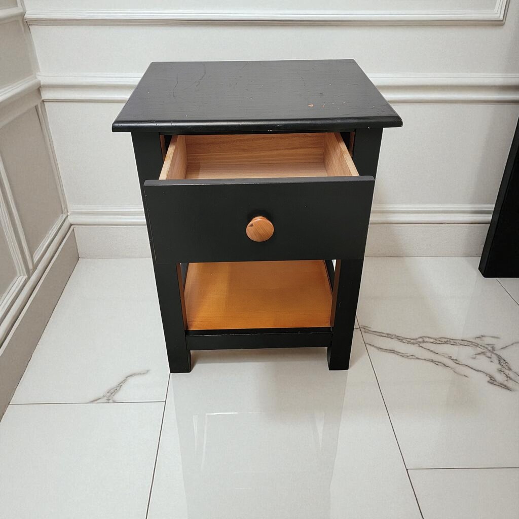 7195 Chippy Broyhill Nightstand with Drawer ~ Furniture