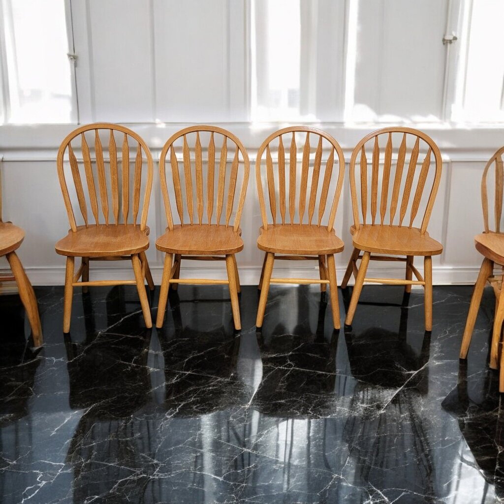 7253 Round Dining Table with 4 Windsor Chairs ~ Furniture