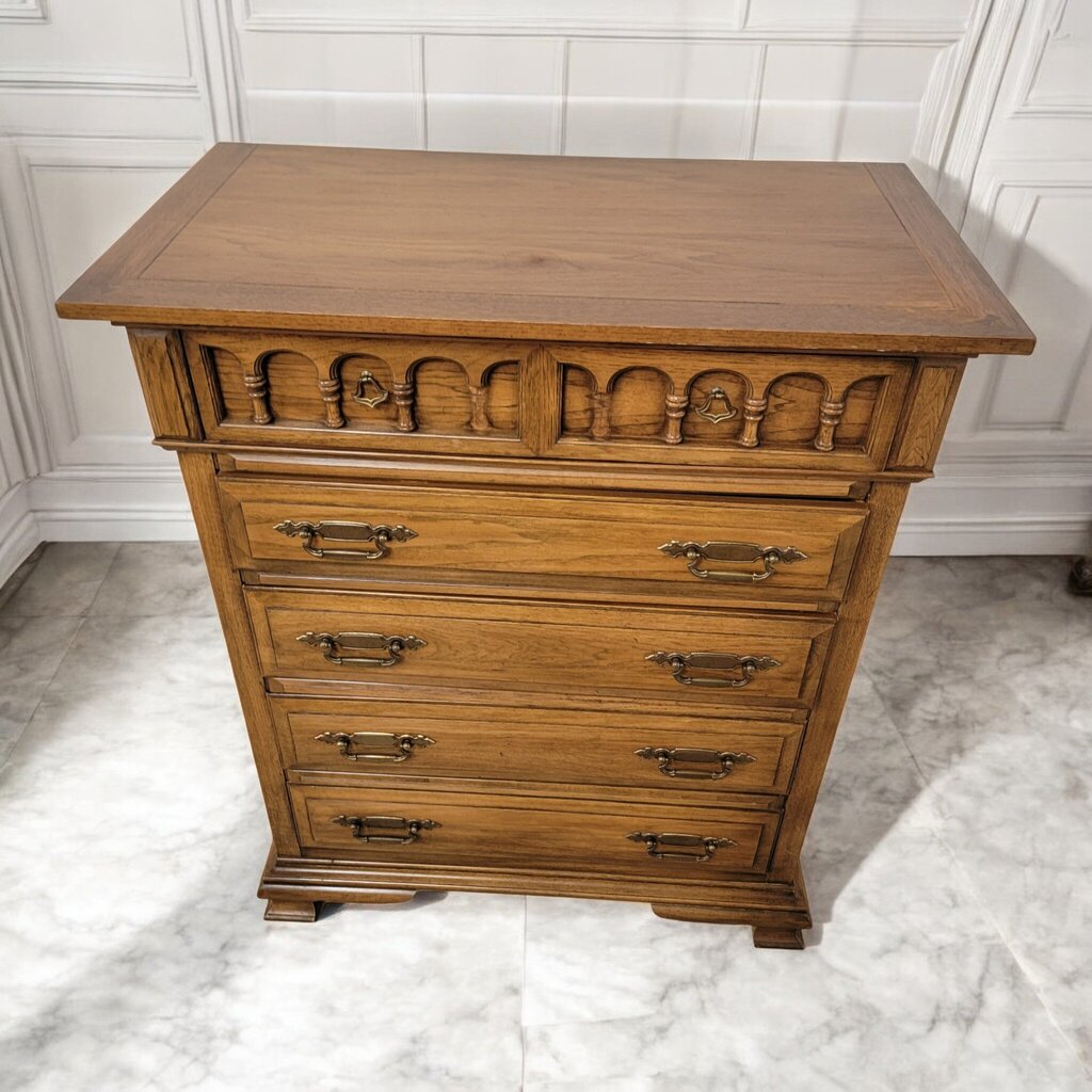 7331 Vintage Thomasville Oak 5 Drawer Chest ~ Furniture