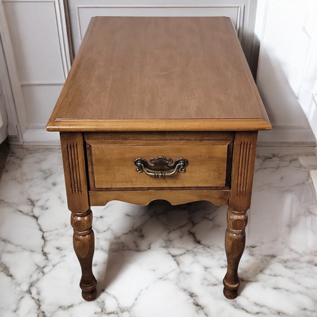 7439 Vintage Colonial Side Table with Drawer Used ~ Furniture