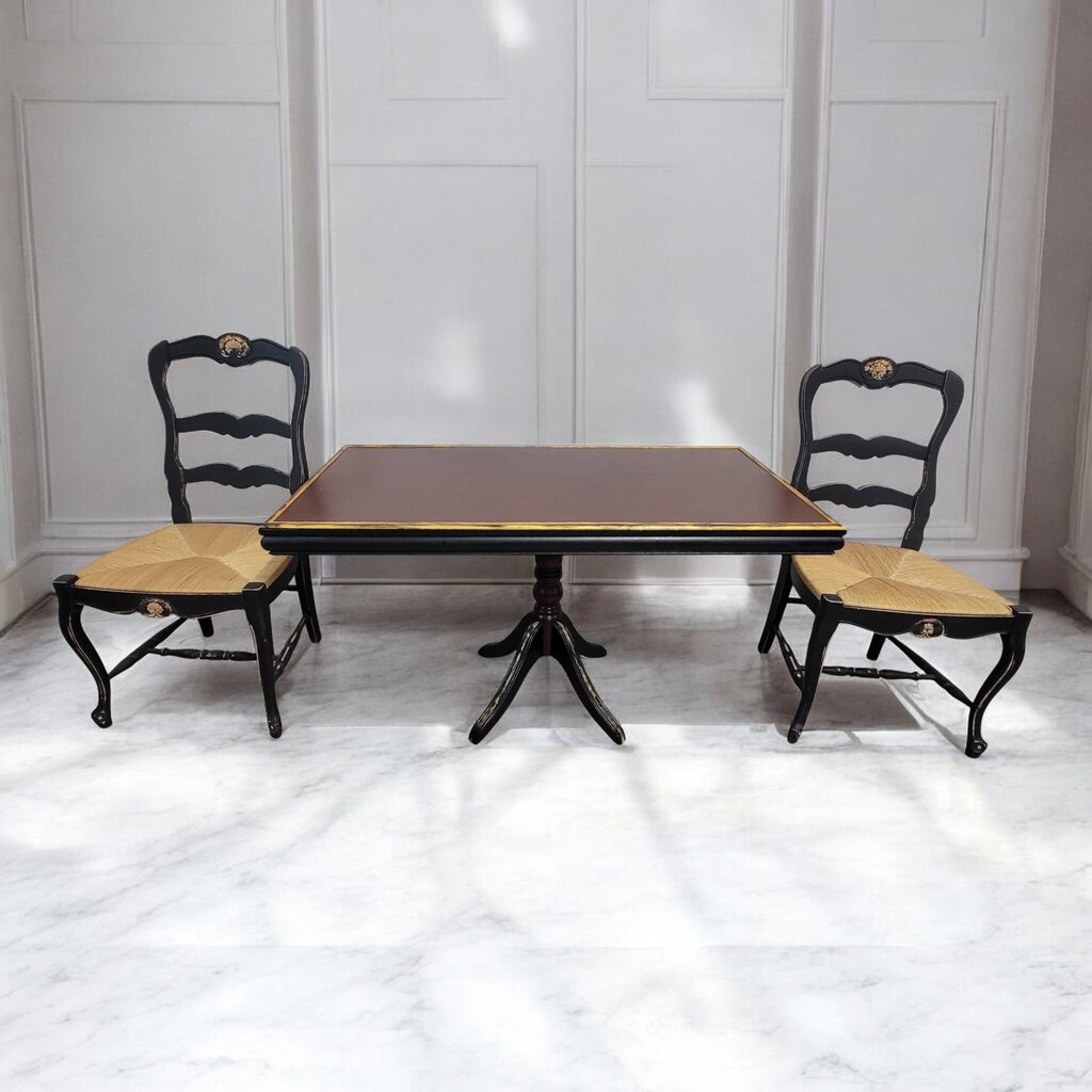 7513 Chippendale Style Pedestal Table with 2 Chairs