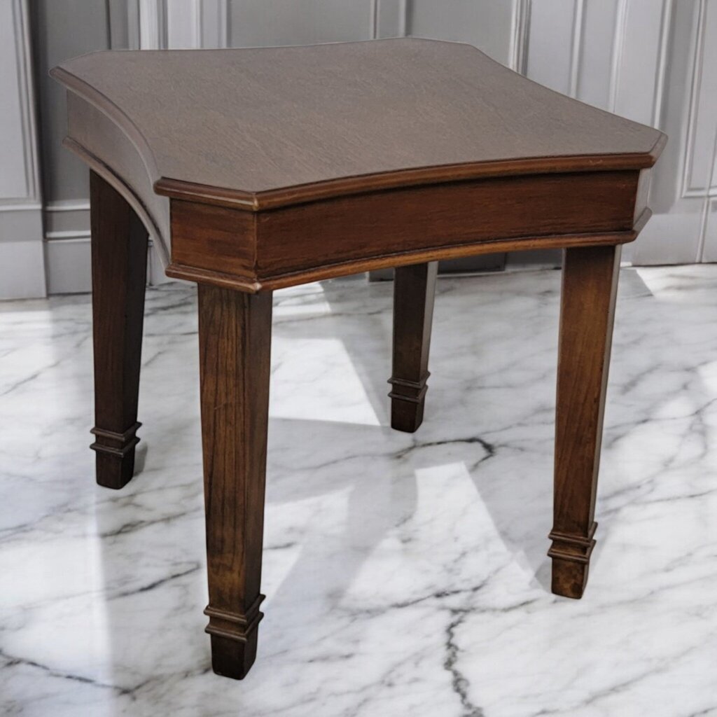 7524 Traditional Maple Accent Table