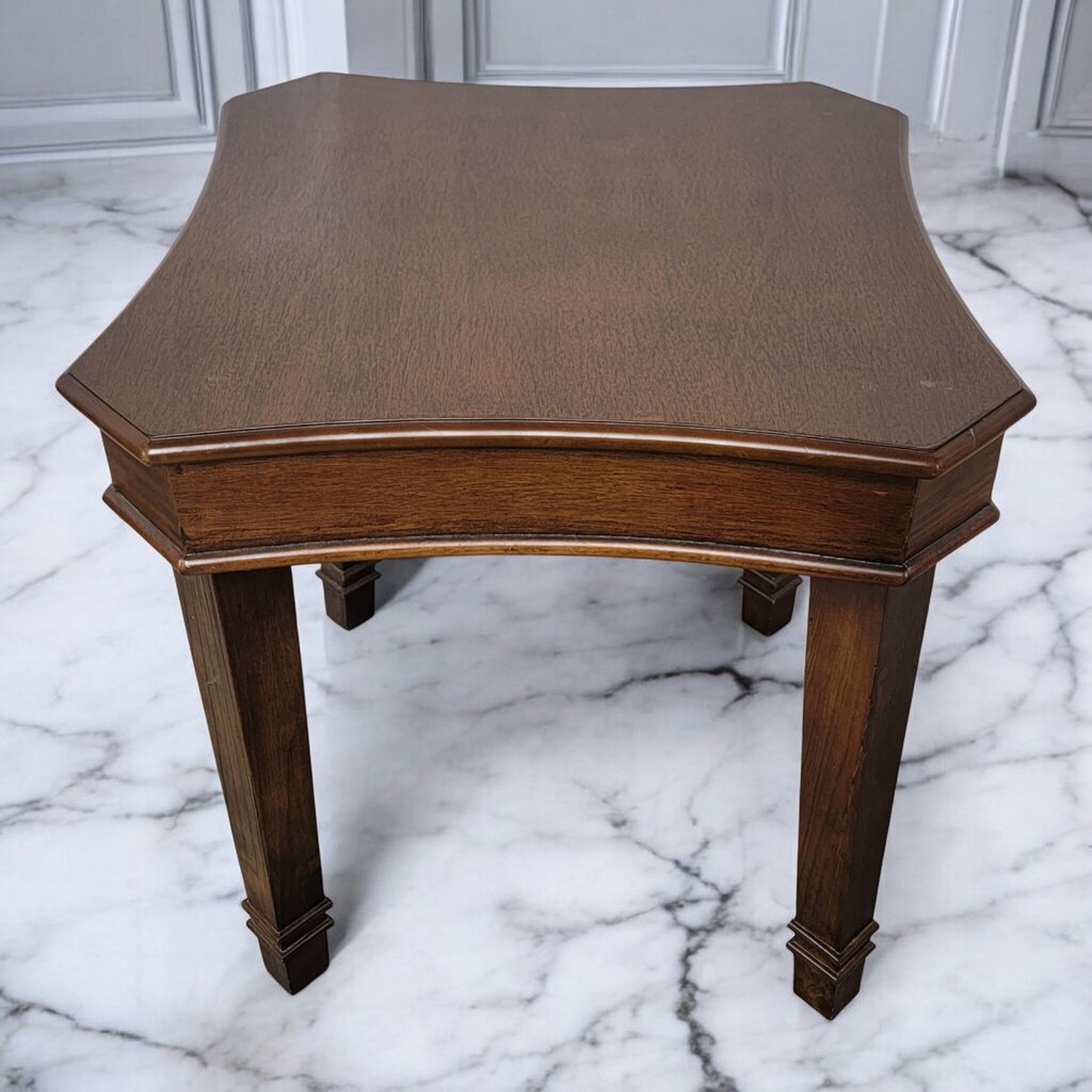 7524 Traditional Maple Accent Table