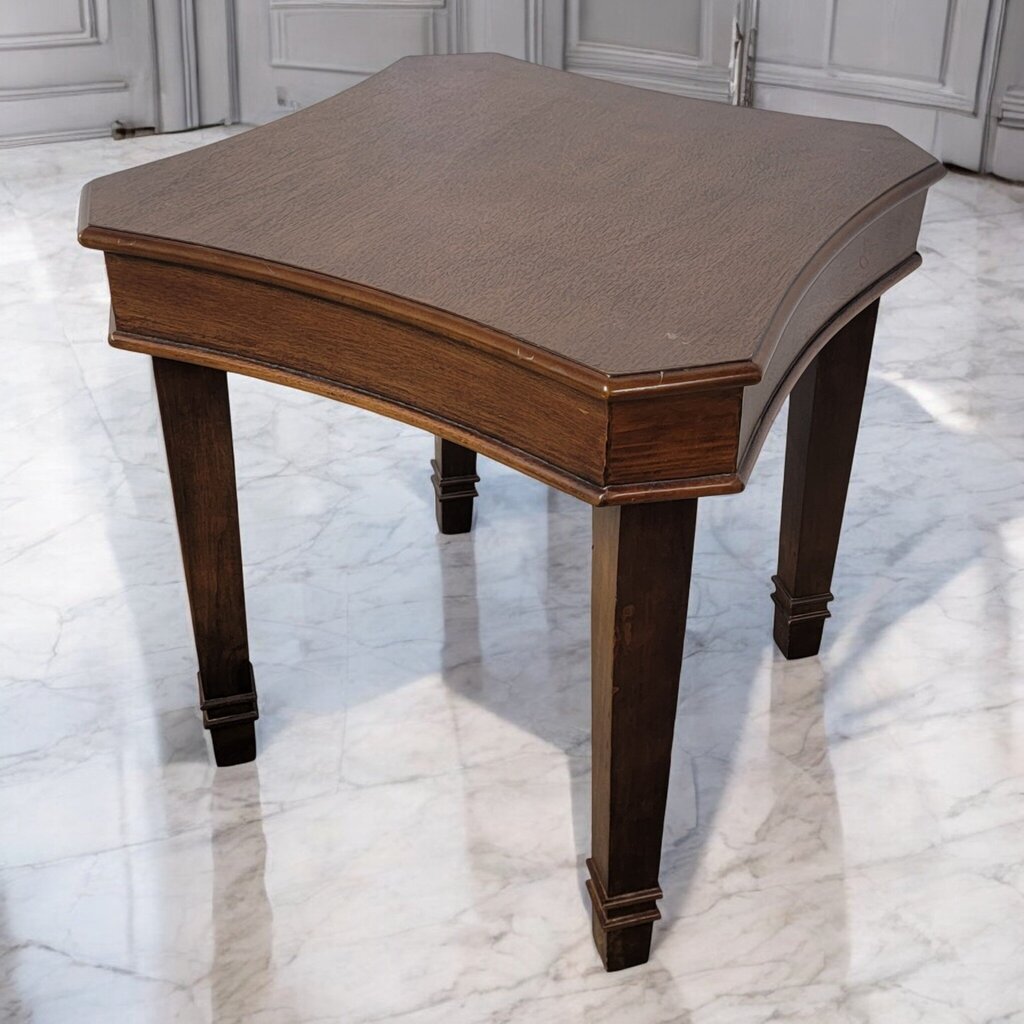 7524 Traditional Maple Accent Table