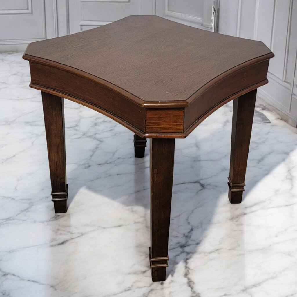 7524 Traditional Maple Accent Table