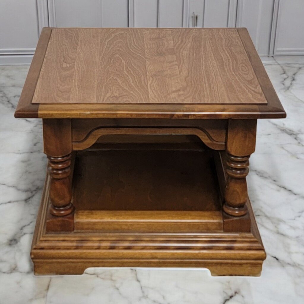 7525 Small Wood Grain Accent Table ~ FURNITURE