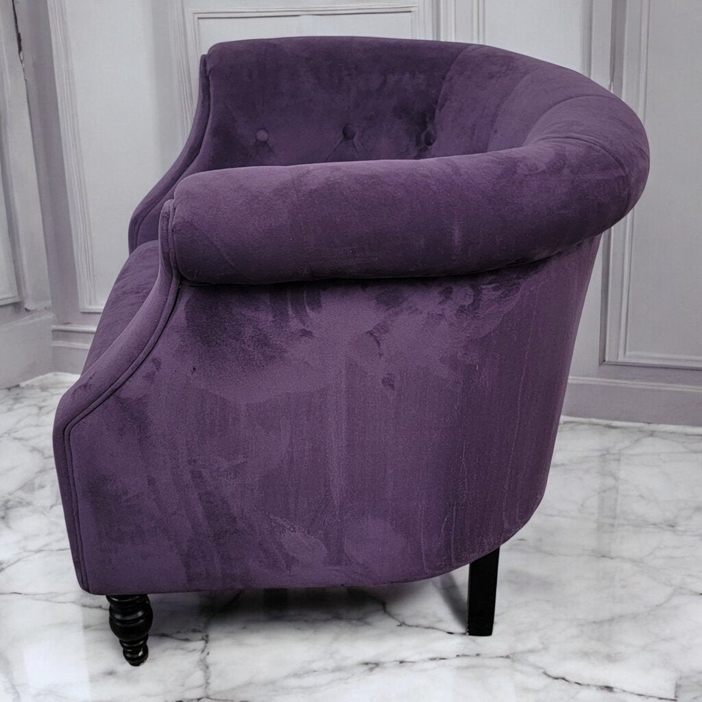 7533 Tufted Plum Velvet Accent Chair